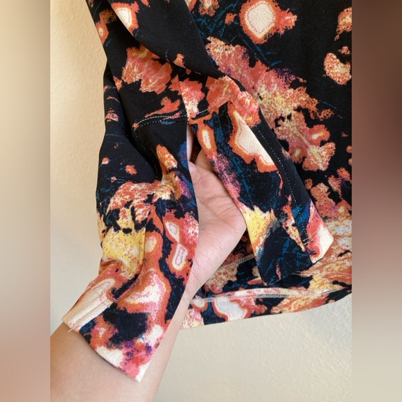 LuLaRoe Black and Coral Acid Wash Print Leah Tunic - Picture 5 of 9